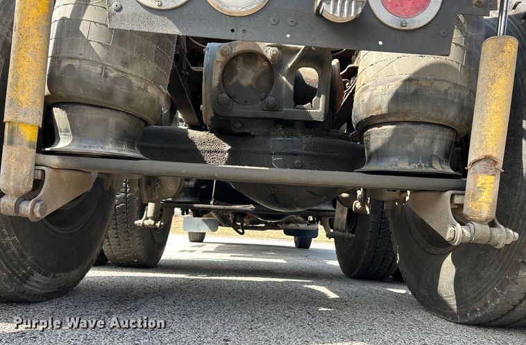 image for item EK4162 2015 Mack CHU613 semi truck