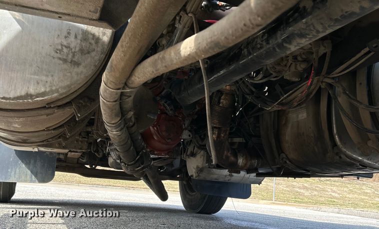 image for item EK4162 2015 Mack CHU613 semi truck