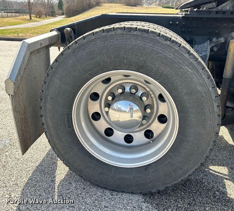 image for item EK4162 2015 Mack CHU613 semi truck