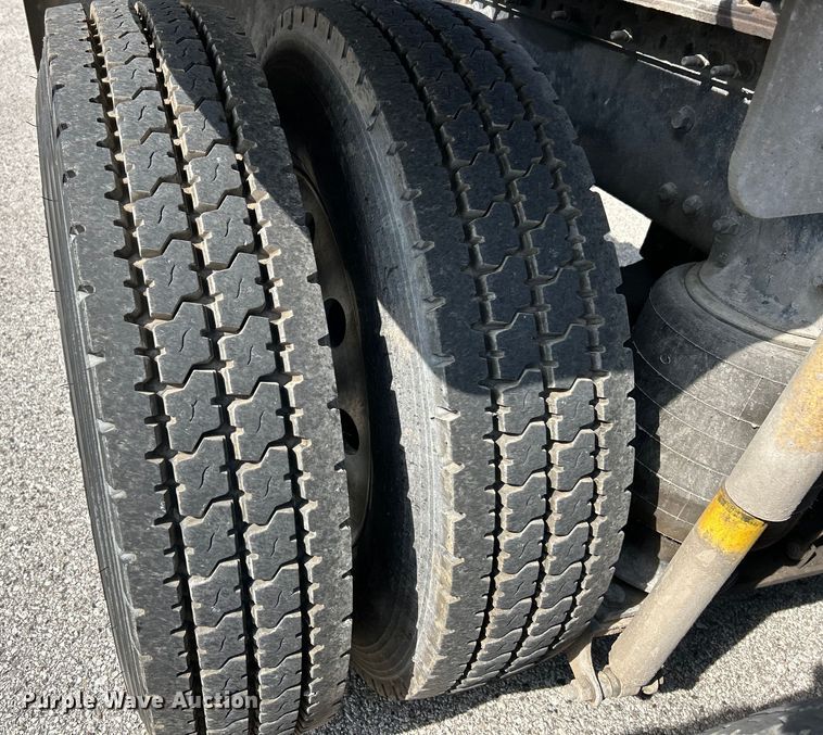 image for item EK4162 2015 Mack CHU613 semi truck