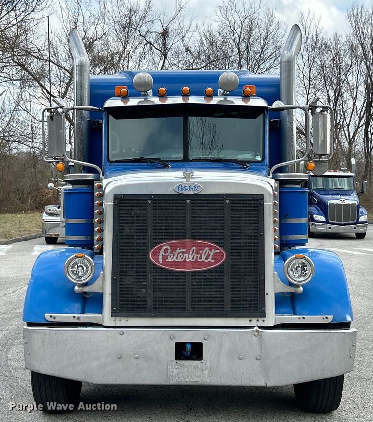 image for item EK4164 2006 Peterbilt 379 semi truck