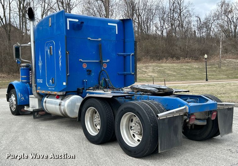 image for item EK4164 2006 Peterbilt 379 semi truck