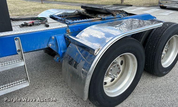 image for item EK4164 2006 Peterbilt 379 semi truck