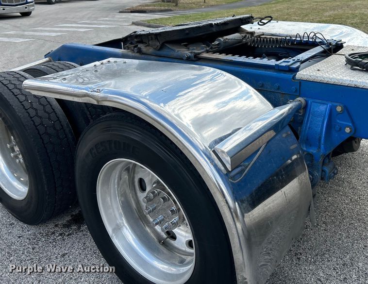 image for item EK4164 2006 Peterbilt 379 semi truck