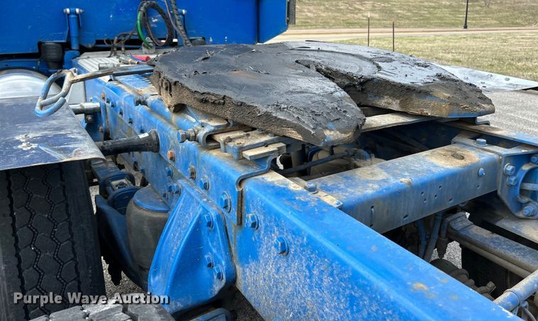 image for item EK4164 2006 Peterbilt 379 semi truck