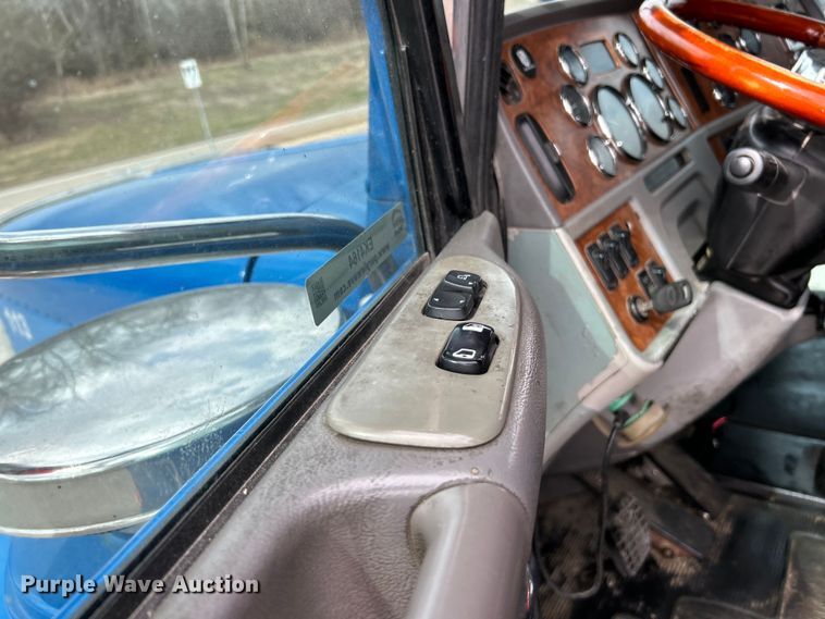 image for item EK4164 2006 Peterbilt 379 semi truck