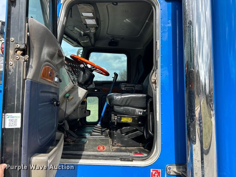 image for item EK4164 2006 Peterbilt 379 semi truck
