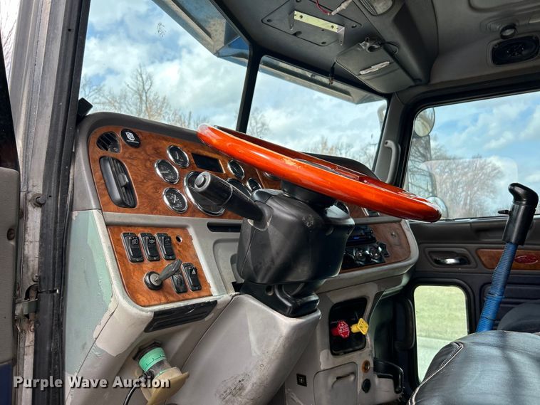 image for item EK4164 2006 Peterbilt 379 semi truck