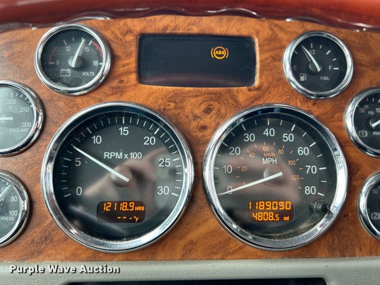 image for item EK4164 2006 Peterbilt 379 semi truck