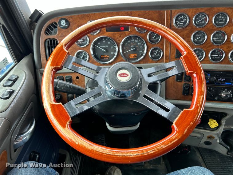 image for item EK4164 2006 Peterbilt 379 semi truck
