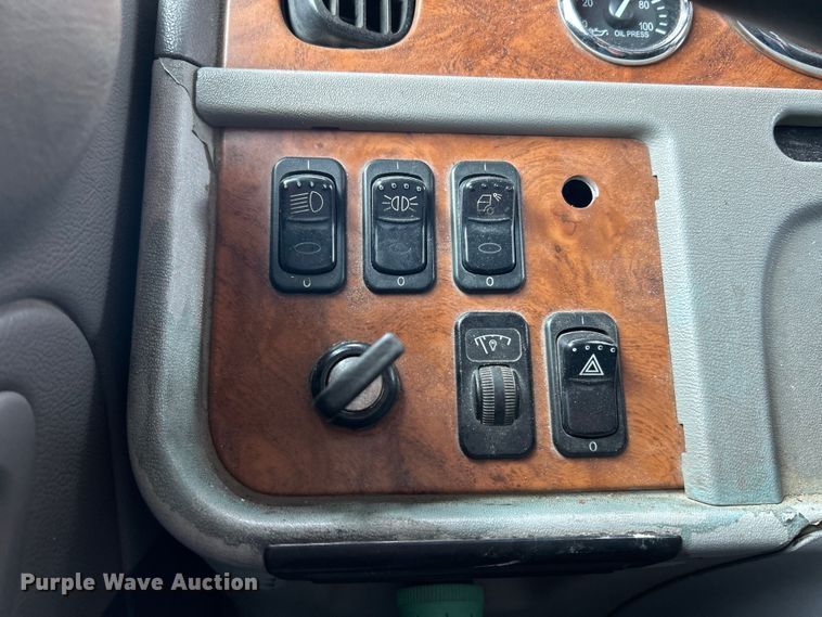 image for item EK4164 2006 Peterbilt 379 semi truck