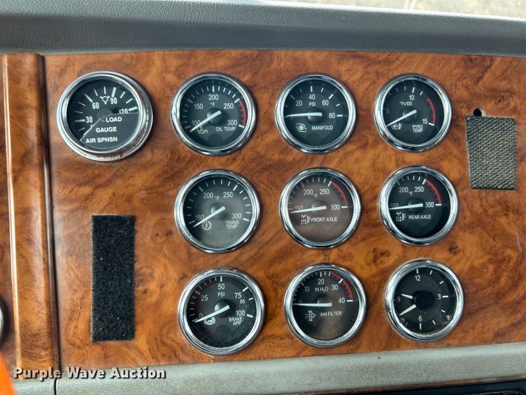 image for item EK4164 2006 Peterbilt 379 semi truck