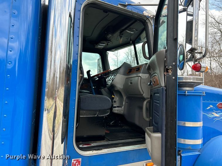 image for item EK4164 2006 Peterbilt 379 semi truck
