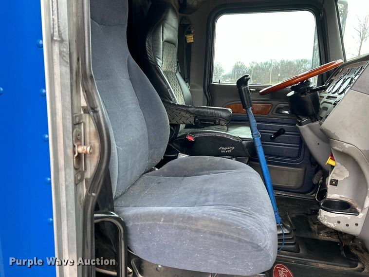 image for item EK4164 2006 Peterbilt 379 semi truck