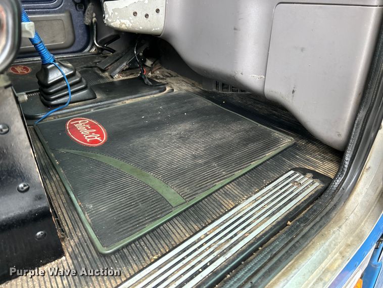 image for item EK4164 2006 Peterbilt 379 semi truck