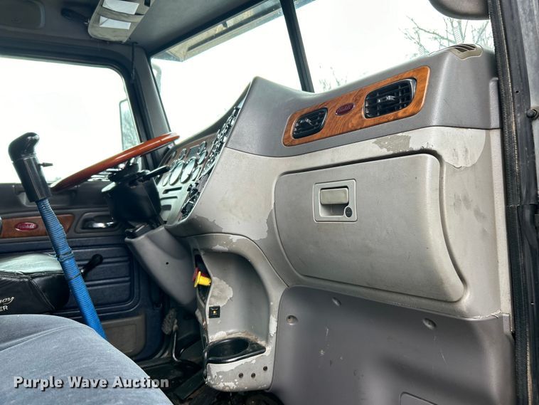 image for item EK4164 2006 Peterbilt 379 semi truck