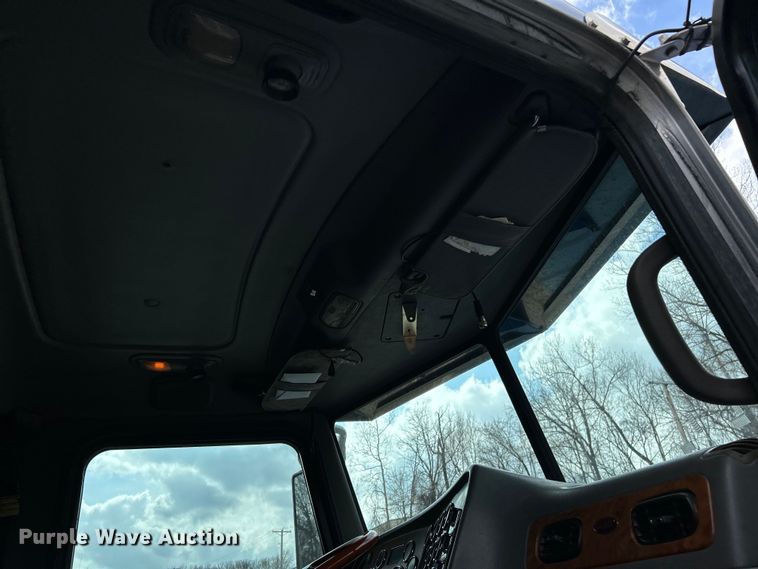 image for item EK4164 2006 Peterbilt 379 semi truck