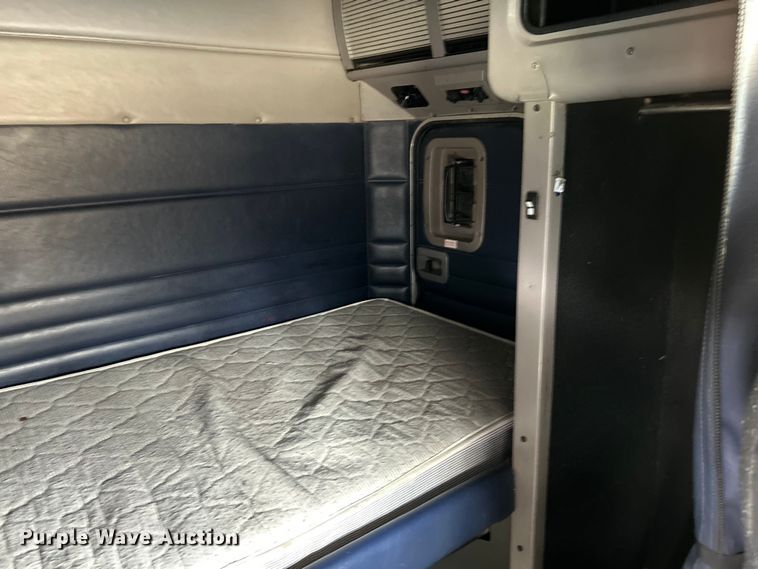 image for item EK4164 2006 Peterbilt 379 semi truck