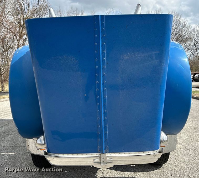 image for item EK4164 2006 Peterbilt 379 semi truck