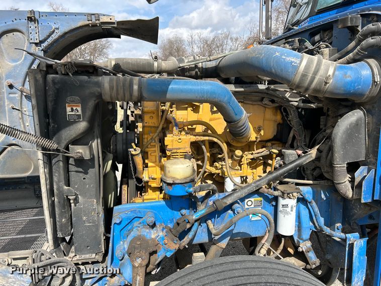 image for item EK4164 2006 Peterbilt 379 semi truck