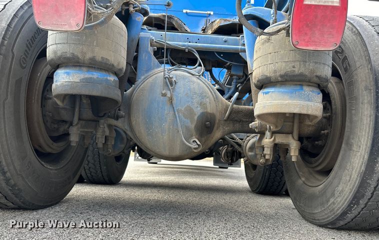 image for item EK4164 2006 Peterbilt 379 semi truck