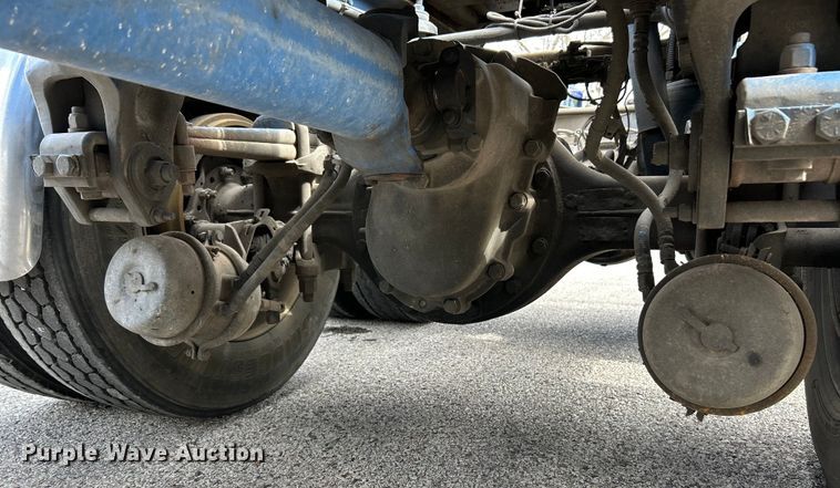 image for item EK4164 2006 Peterbilt 379 semi truck