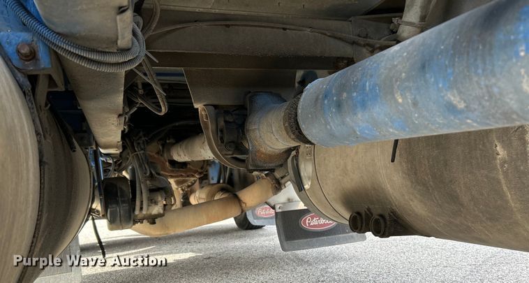 image for item EK4164 2006 Peterbilt 379 semi truck