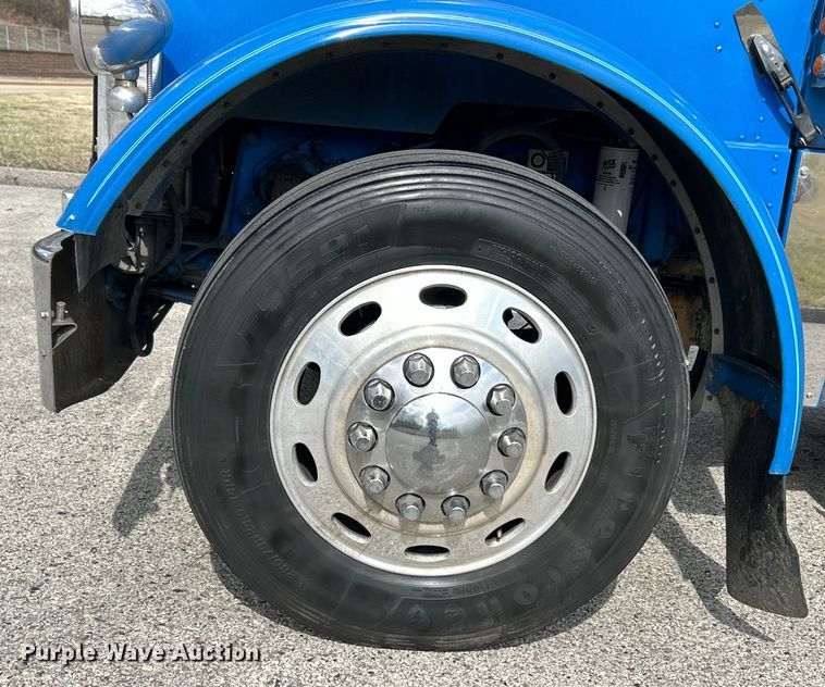 image for item EK4164 2006 Peterbilt 379 semi truck