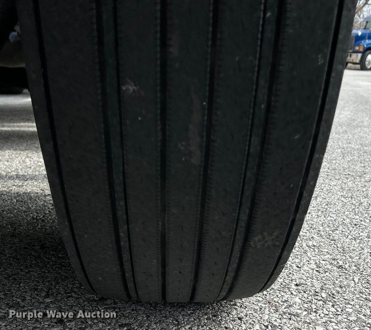 image for item EK4164 2006 Peterbilt 379 semi truck