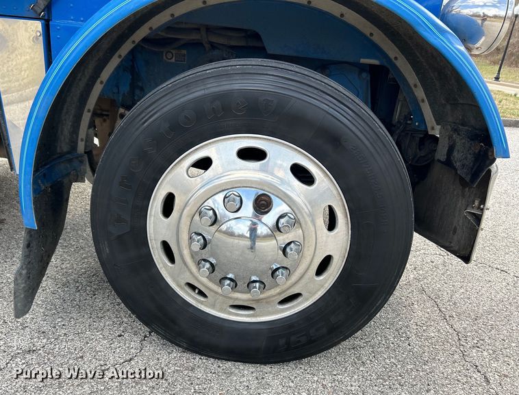 image for item EK4164 2006 Peterbilt 379 semi truck