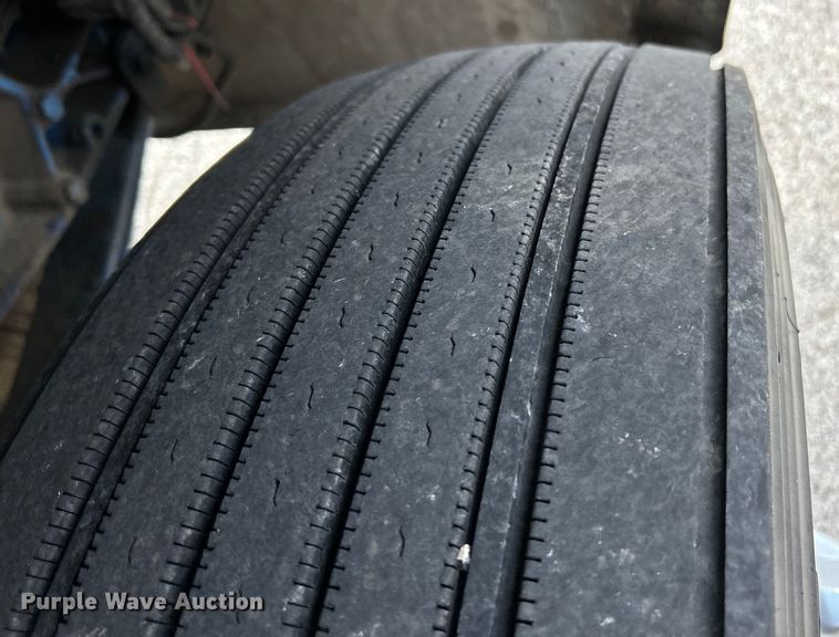 image for item EK4164 2006 Peterbilt 379 semi truck