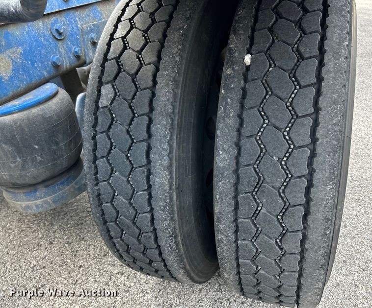 image for item EK4164 2006 Peterbilt 379 semi truck