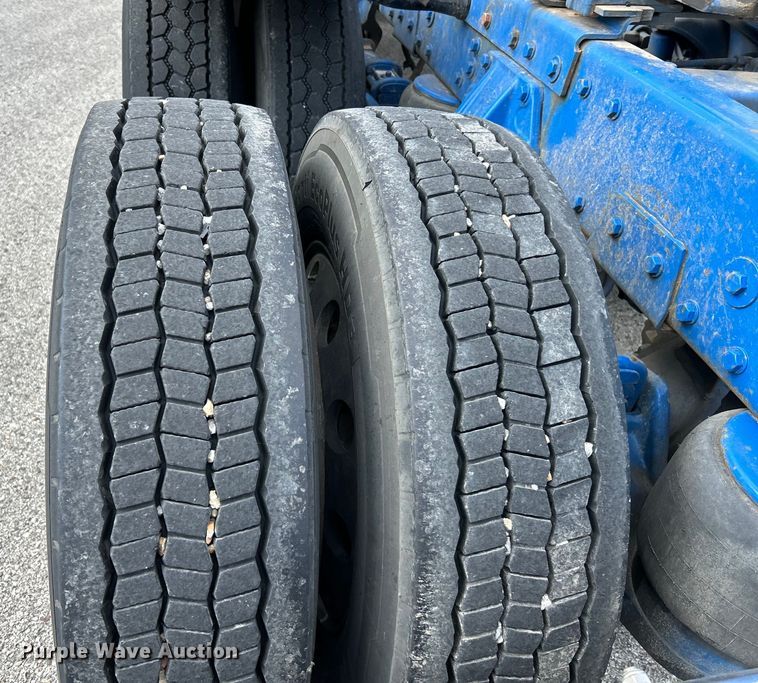 image for item EK4164 2006 Peterbilt 379 semi truck