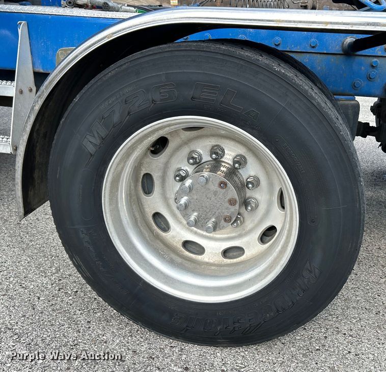 image for item EK4164 2006 Peterbilt 379 semi truck