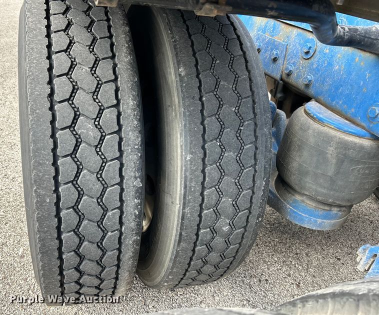 image for item EK4164 2006 Peterbilt 379 semi truck