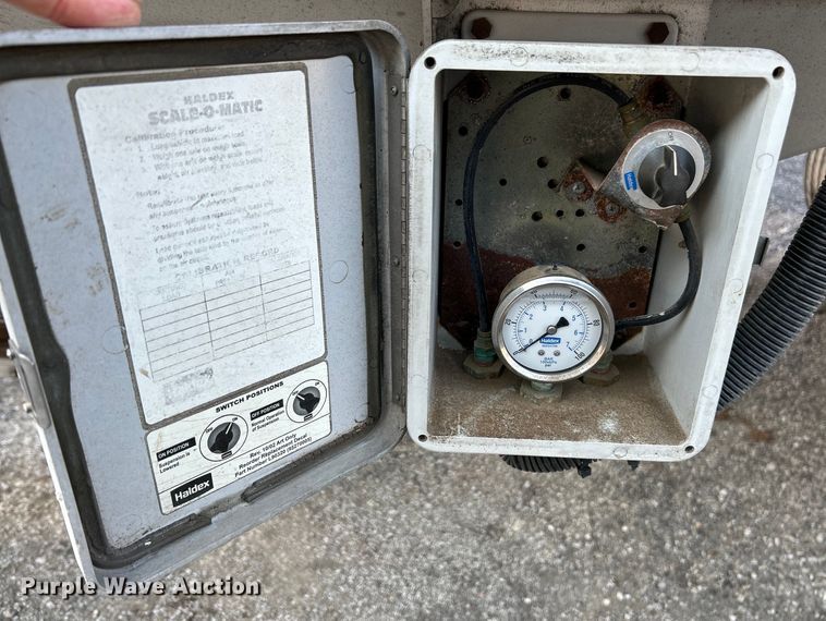 image for item EK4167 2009 Timpte grain trailer