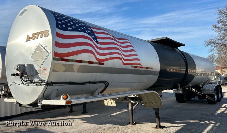 image for item EK4174 2010 Etnyre T6540 tank trailer