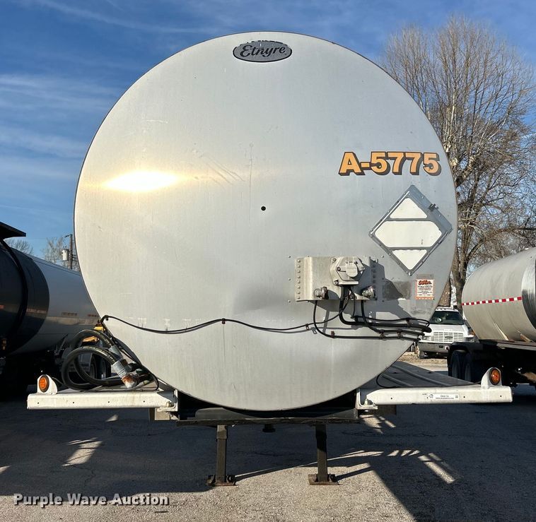 image for item EK4174 2010 Etnyre T6540 tank trailer