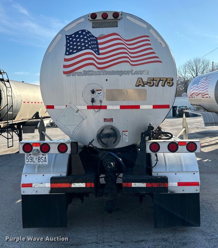 image for item EK4174 2010 Etnyre T6540 tank trailer