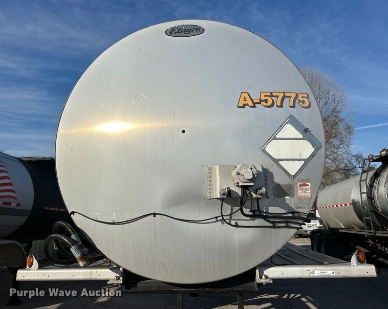 image for item EK4174 2010 Etnyre T6540 tank trailer