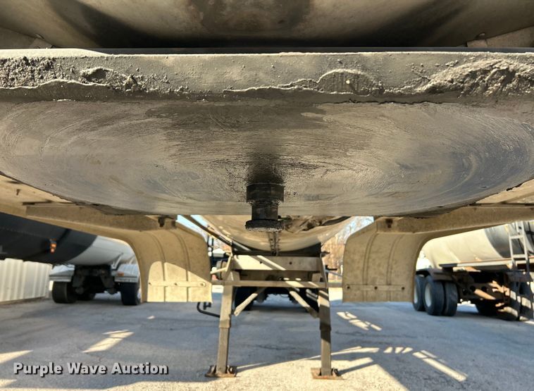 image for item EK4174 2010 Etnyre T6540 tank trailer