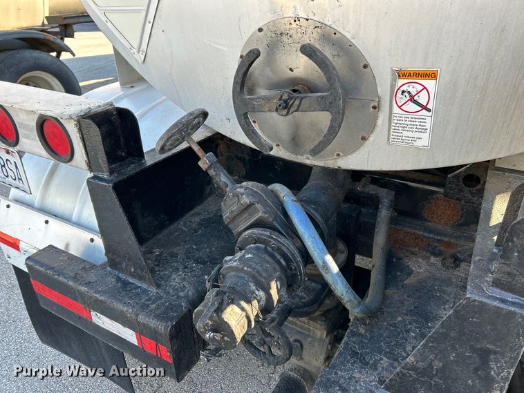 image for item EK4174 2010 Etnyre T6540 tank trailer