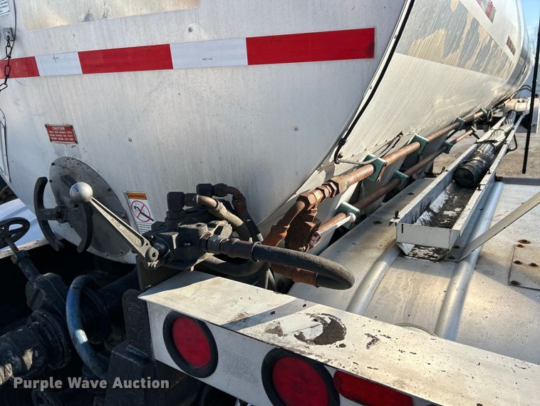 image for item EK4174 2010 Etnyre T6540 tank trailer