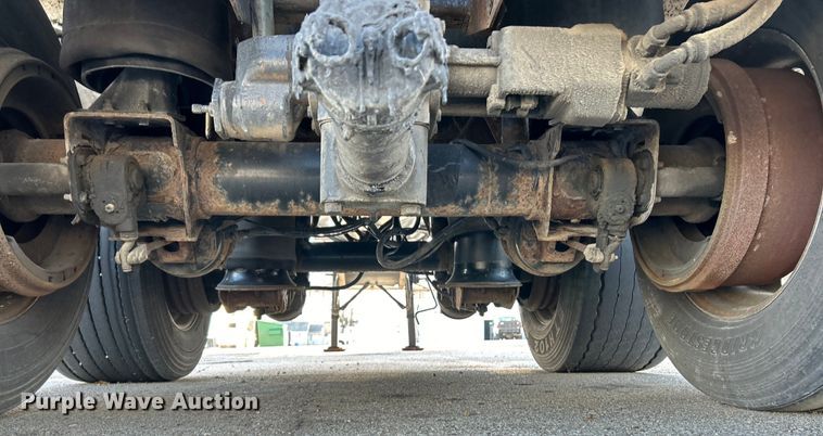 image for item EK4174 2010 Etnyre T6540 tank trailer