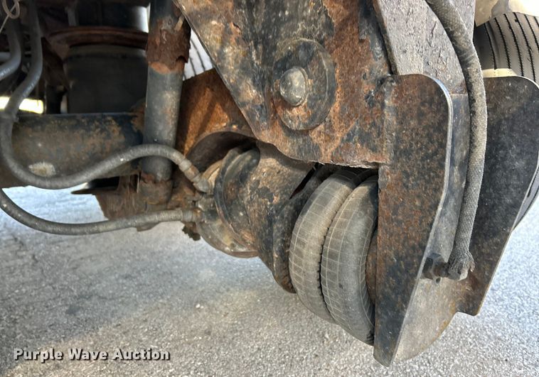 image for item EK4174 2010 Etnyre T6540 tank trailer