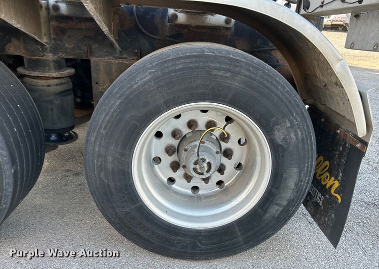 image for item EK4174 2010 Etnyre T6540 tank trailer