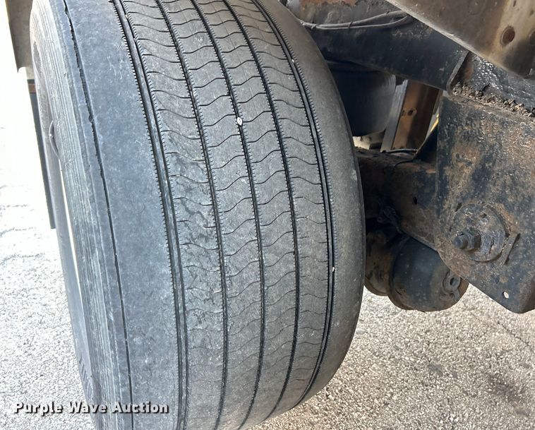 image for item EK4174 2010 Etnyre T6540 tank trailer