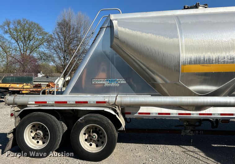 image for item EK4176 2015 Mac tank trailer