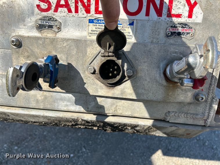 image for item EK4176 2015 Mac tank trailer