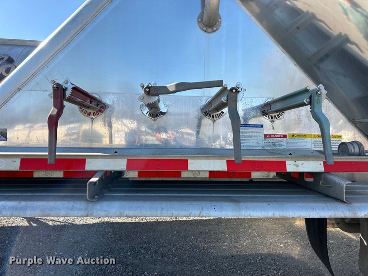 image for item EK4176 2015 Mac tank trailer